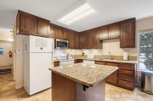 3 Bedroom Kirkwood Condo – Base Camp condo in Kirkwood (CA)