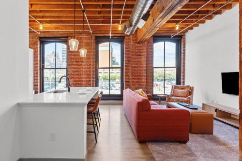 Brick & Bed Riverfront Lofts, G 301
