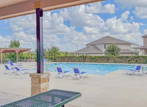 Létesítmények, Sea World | Lackland | Pickleball | Pool! in Castroville (TX)