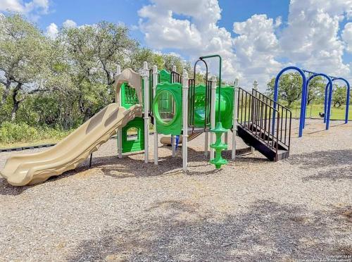 Létesítmények, Sea World | Lackland | Pickleball | Pool! in Castroville (TX)