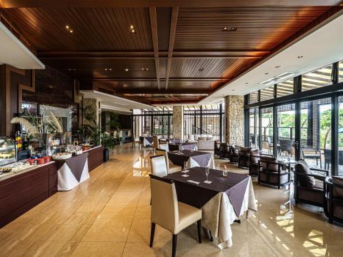 바/라운지, 시기랴 베이사이드 스위트룸 알라만다  (Shigira Bayside Suite Allamanda) in 시기라 해변