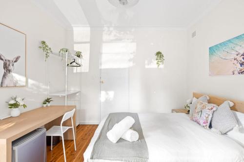 Courtyard Double Room - Next to Transport & Shops in Killara - Shared Bathroom in Upper North Shore