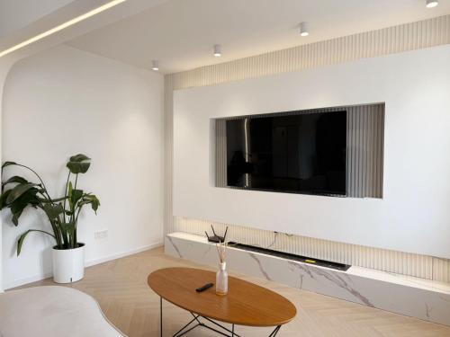 Urban Hub French premium Apart-ment Convenient Luxury 3 Bedroom Shanghai, Шанхай (фото 6)