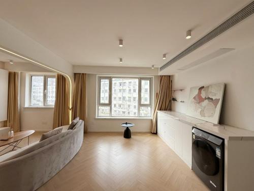 Urban Hub French premium Apart-ment Convenient Luxury 3 Bedroom Shanghai, Шанхай (фото 8)