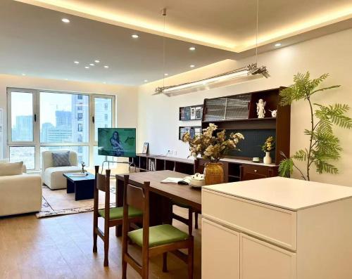 Urban Hub Bund Art Deco 3Bedroom Enjoy the View of Shanghai with Balcony