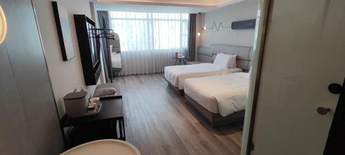 2 twin beds