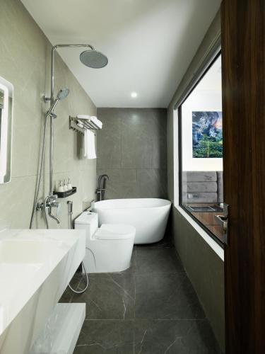 room detail thumbnail 2