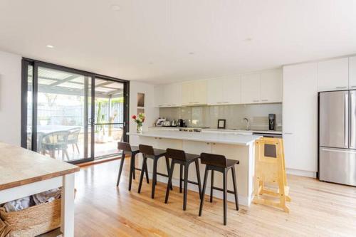BORE1 - Coastal Family Getaway, Perth (photo 4)