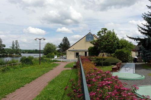 Logis Hotel des Lacs Paris Sud - image 12