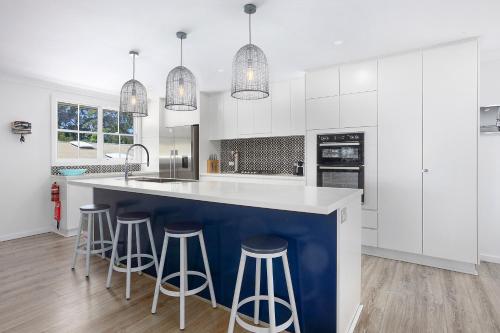 Discover Lambeth Walk Beach Home in Bundeena