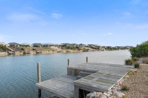 Uitzicht, Serenity 24 - Waterfront Living on Hindmarsh Island in Hindmarsh Island
