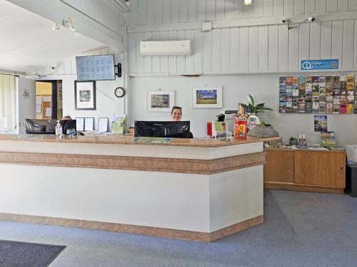 Előcsarnok, Valla Beach Holiday Park in Valla Beach