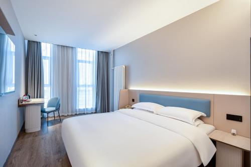 Home Inn-Beijing Beiqing Road Yongfeng Subway Station Paibaiyun Hotel in เขตไห่เตี้ยน