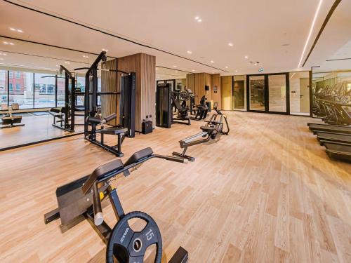 A Signature Living Experience Luxury One-Bedroom in Binghatti Emerald, JVC, Dubai, Dubai (foto 7)