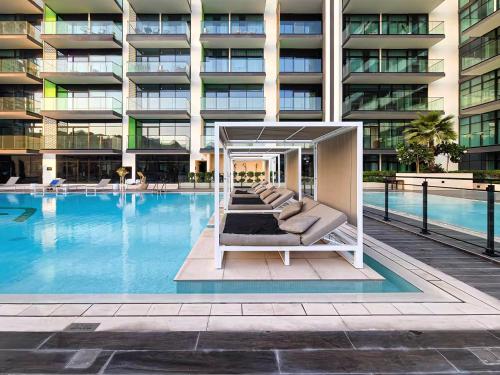 A Signature Living Experience Luxury One-Bedroom in Binghatti Emerald, JVC, Dubai, Dubai (foto 4)