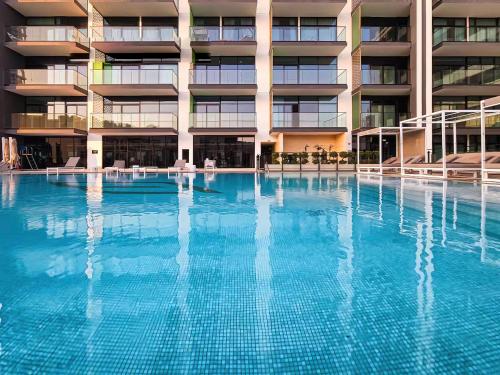 A Signature Living Experience Luxury One-Bedroom in Binghatti Emerald, JVC, Dubai, Dubai (foto 10)