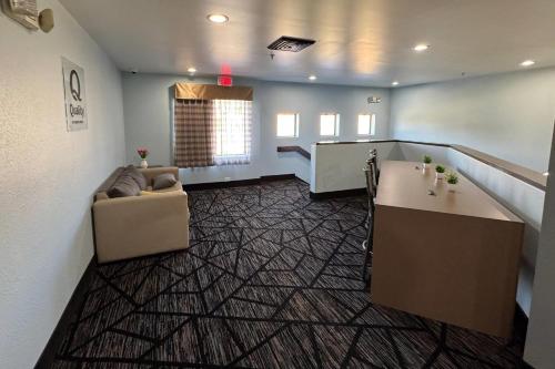 Red Roof Inn Lavonia - image 14