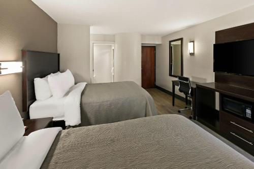 Red Roof Inn Lavonia - image 6