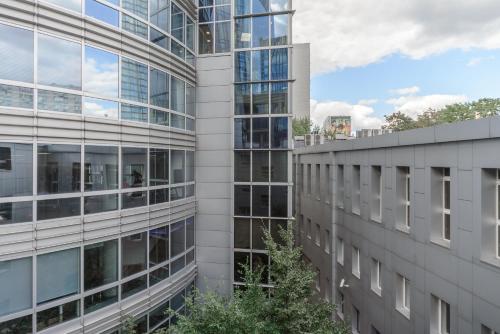 Lumina apartments next to Rondo ONZ, Warsaw (photo 9)