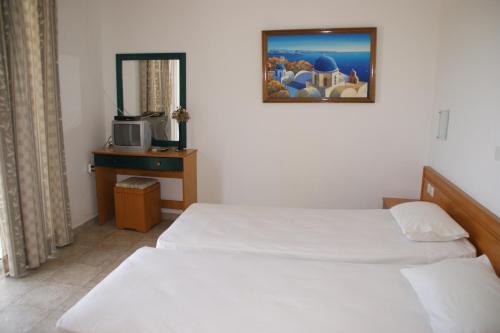 Faliraki Dream Studios & Apartments Located in Kallithea, Faliraki Dream Studios & Apartments is a perfect starting point from which to explore Rhodes. The property has everything you need for a comfortable stay. Service-minded staff wi