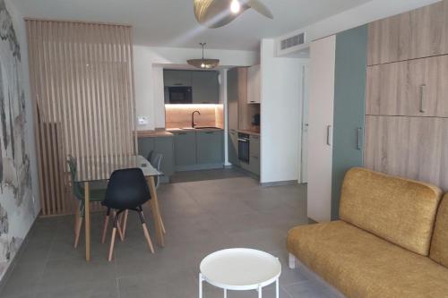 Seafront apartment with pool and comfort, Saint-Laurent-du-Var (fotografie 4)