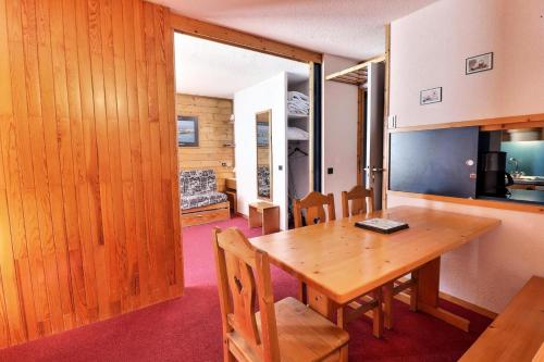 Residence Creux De L Ours D - STUDIO DIVISIBLE SKIS AUX PIEDS PROCHE DES COMMERCES MAE-9674 in Meribel