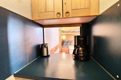Residence Creux De L Ours D - STUDIO DIVISIBLE SKIS AUX PIEDS PROCHE DES COMMERCES MAE-9674 in Meribel