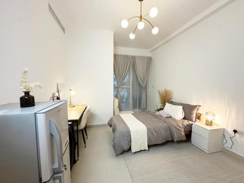Cozy Designer City Centre Studio - 1 Lady only in Al Quoz