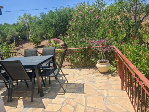 Spiti koukouvagias in Livadakia