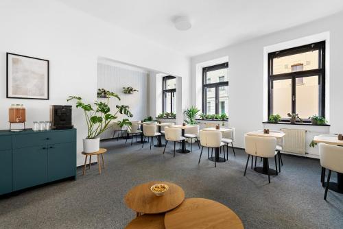 Makanan dan Minuman, Riverside Hotel by goodnite cz in Brno