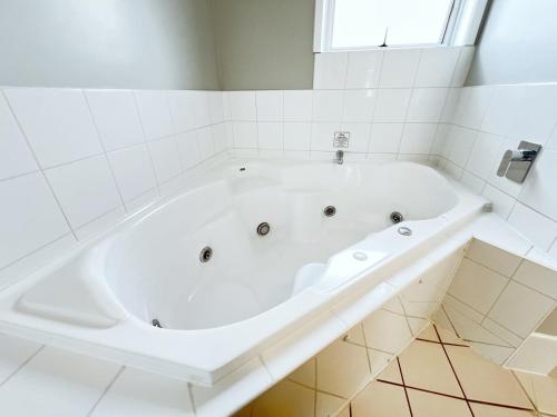 Facilities, Asure Barclay Motel in Hamilton