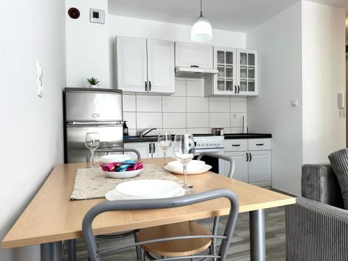 Iwaszkiewicza Apartment - Parking & Balcony
