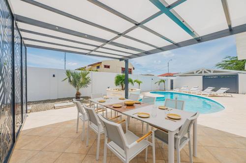 5BR Villa with Pool & Patio at Casa Eloisa by Bocobay - image 4