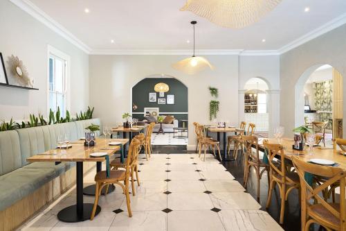 Restaurant, Hotel Olivewood in Amatola Coastal