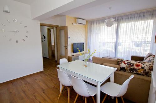 Apartment Center 400m, Free Parking, Mountain View in Bjelisi