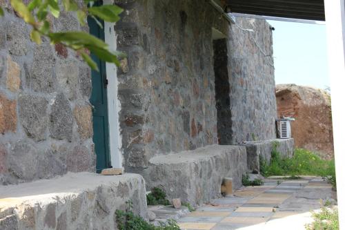  Studio Roinos in Methana