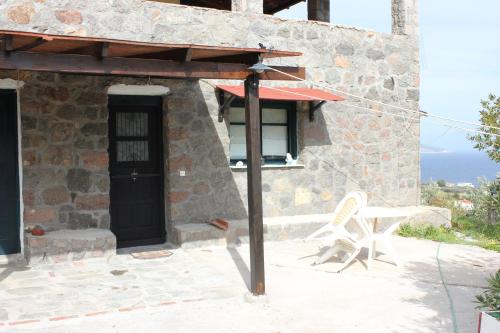  Studio Roinos in Methana