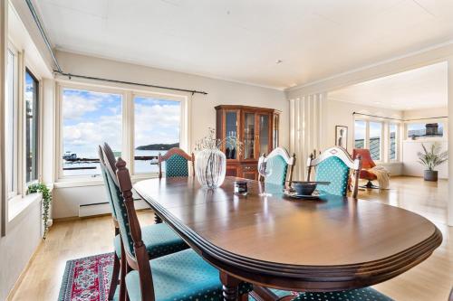 Tissnes Fjordside Escape - Spacious apartment with amazing views 4-Star Single Room lobby