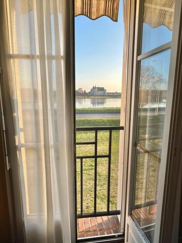 ทัศนียภาพภายนอกโรงแรม, Logis Hôtel Sully le Château (Logis Hotel Sully le Chateau) in แซ็ง-แปร์-ซูร์-ลัวร์