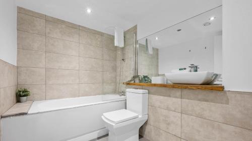 Liverpool City Centre Loft - Sleeps 6 Guests, Liverpool (photo 10)