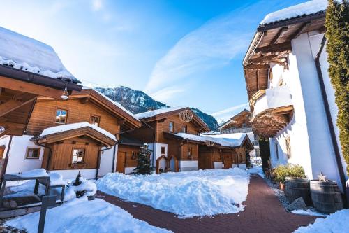 Dorfchalets - Chalet Erni inkl Tauern Spa Therme Eintritt & Sommerkarte in คาบรุน