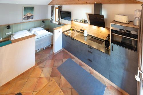 Dorfchalets - Chalet Erni inkl Tauern Spa Therme Eintritt & Sommerkarte in คาบรุน