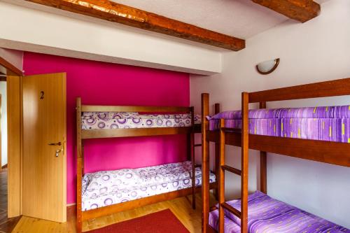 1 twin bed