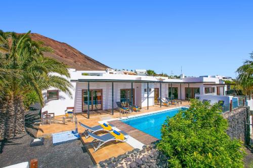 Villa Corito Cinco by Villa Plus