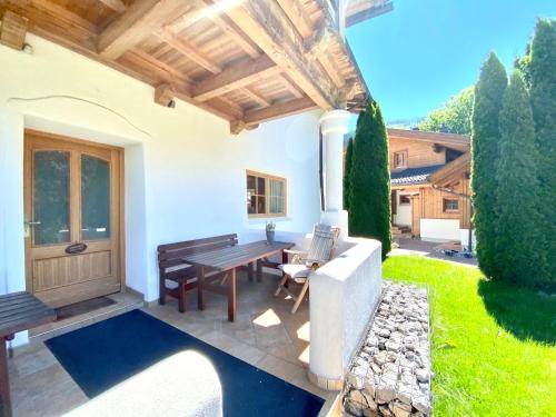 Dorfchalets - Appartement Rosi inkl Tauern Spa Therme Eintritt & Sommerkarte in Kaprun, Österreich