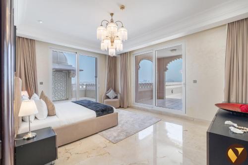 Vogue Luxury Three Bedroom and Kids Room at Grandeur Residence, Huge Private Sea-View Terrace, Private Beach Access, Get 30 percents off Zabeel Saray Dining, Dubaj (zdjęcie 4)
