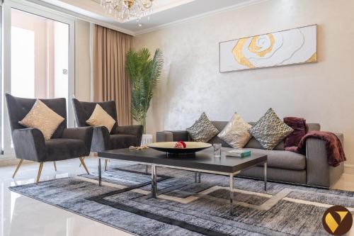 Vogue Luxury Three Bedroom and Kids Room at Grandeur Residence, Huge Private Sea-View Terrace, Private Beach Access, Get 30 percents off Zabeel Saray Dining, Dubaj (zdjęcie 10)