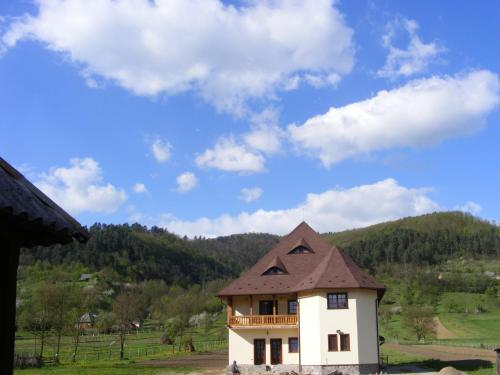 Viesnīcas āriene, Pensiunea Sanziene in Strâmtura