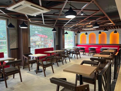 Restaurant, Click Hotel Bhuntar,Kullu Manali -Bhuntar Airport in Bhuntar