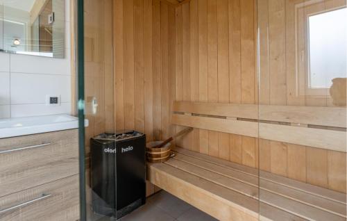 Veikla, Lovely Home In Kamperland With Sauna in Kamperlandas